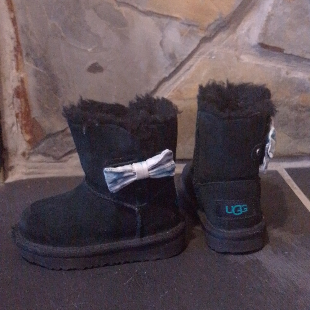 UGG Toddler Black Ugg Boots Velcro Bailey Bows Blue 💙